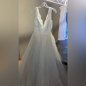 Chic White Lace V-Neck Dress